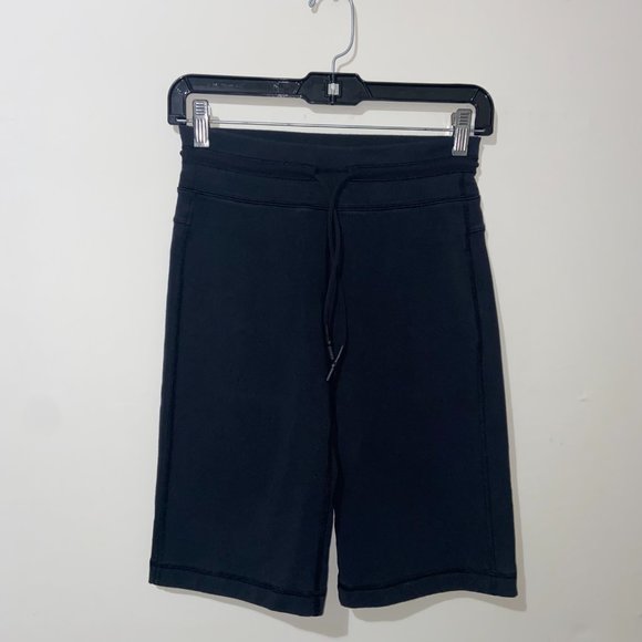 Lululemon Women's Black Shorts - Size 2 - Picture 2 of 8